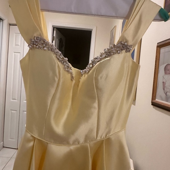 IT’S PROM SEASON!!! Sherri Hill Prom dress - Picture 4 of 14